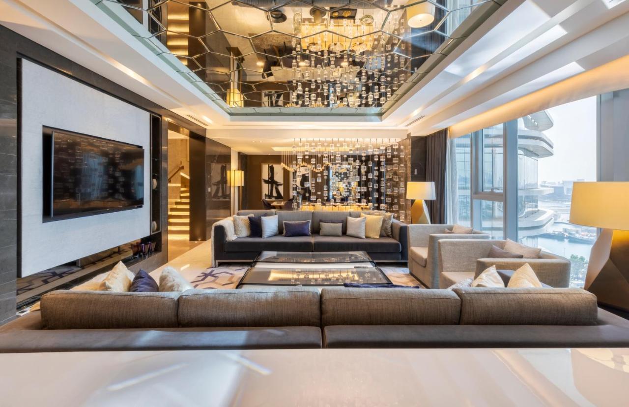 Al Bandar Rotana - Dubai Creek Hotel Exterior foto Interior of a duplex penthouse at The Ritz-Carlton, DIFC