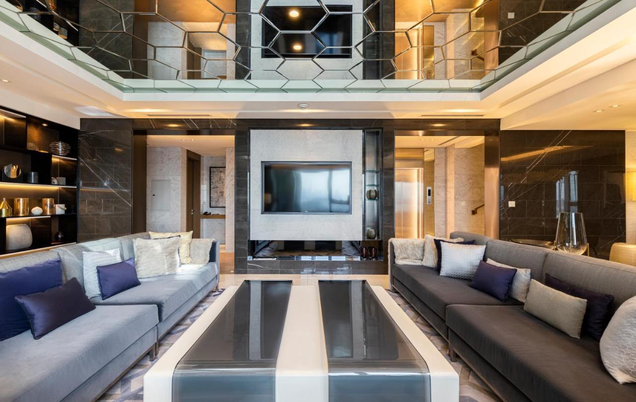 Al Bandar Rotana - Dubai Creek Hotel Exterior foto The interior of a duplex suite at The Ritz-Carlton, DIFC