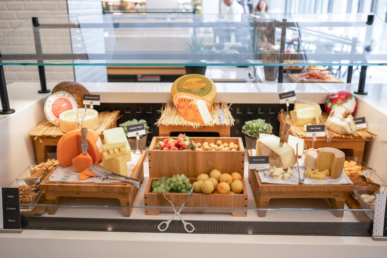 Al Bandar Rotana - Dubai Creek Hotel Exterior foto Cheese display