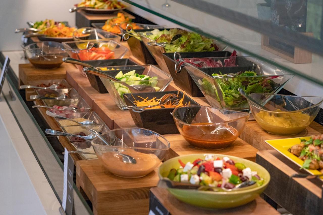 Al Bandar Rotana - Dubai Creek Hotel Exterior foto A salad bar