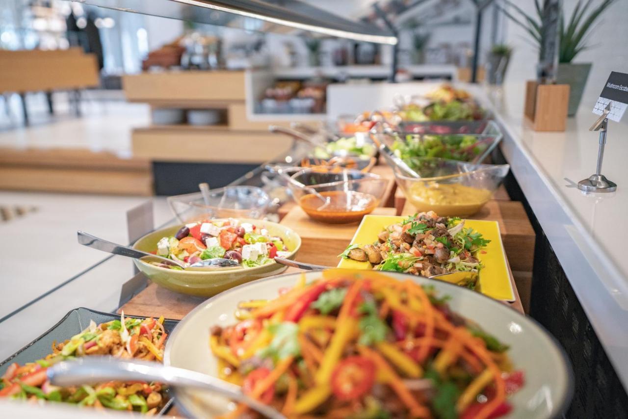 Al Bandar Rotana - Dubai Creek Hotel Exterior foto A salad bar
