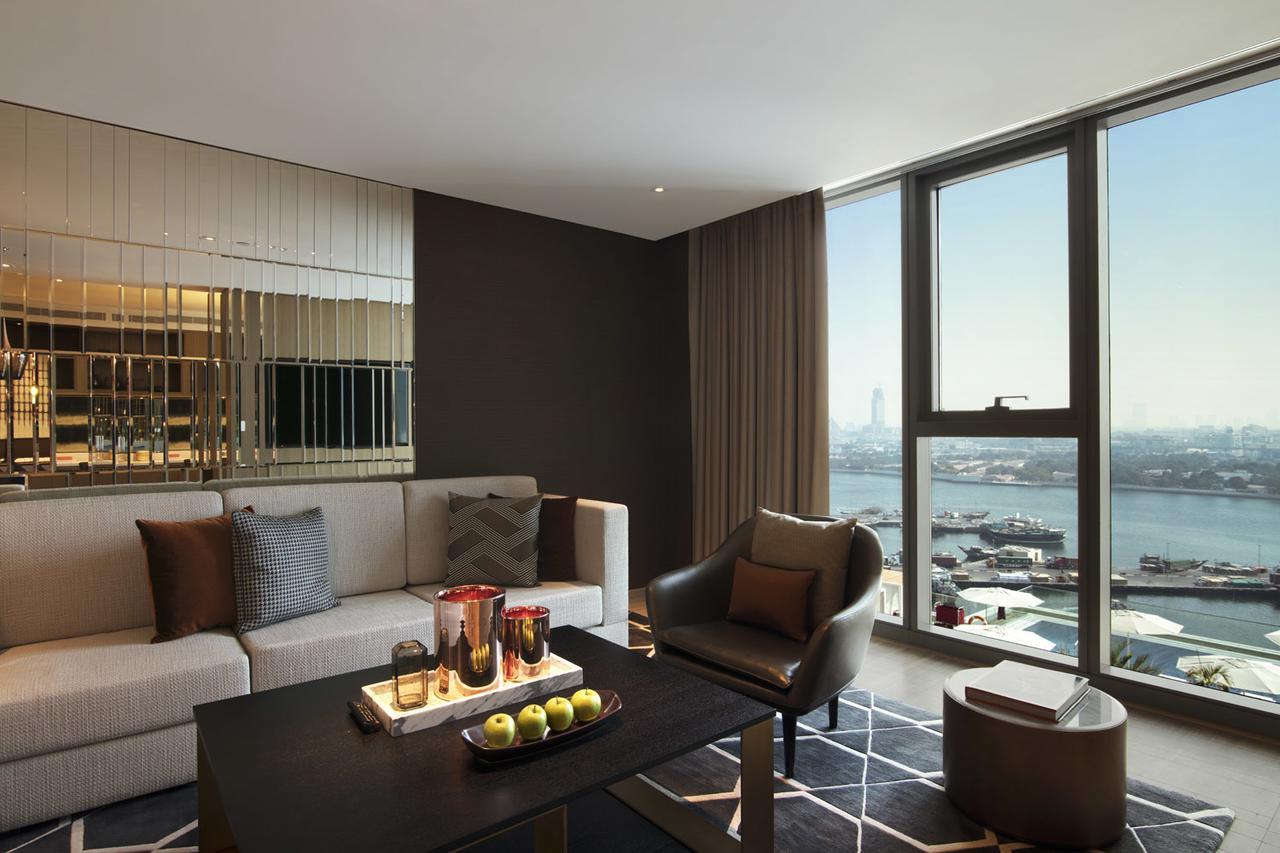 Al Bandar Rotana - Dubai Creek Hotel Exterior foto The living room of a three-bedroom apartment